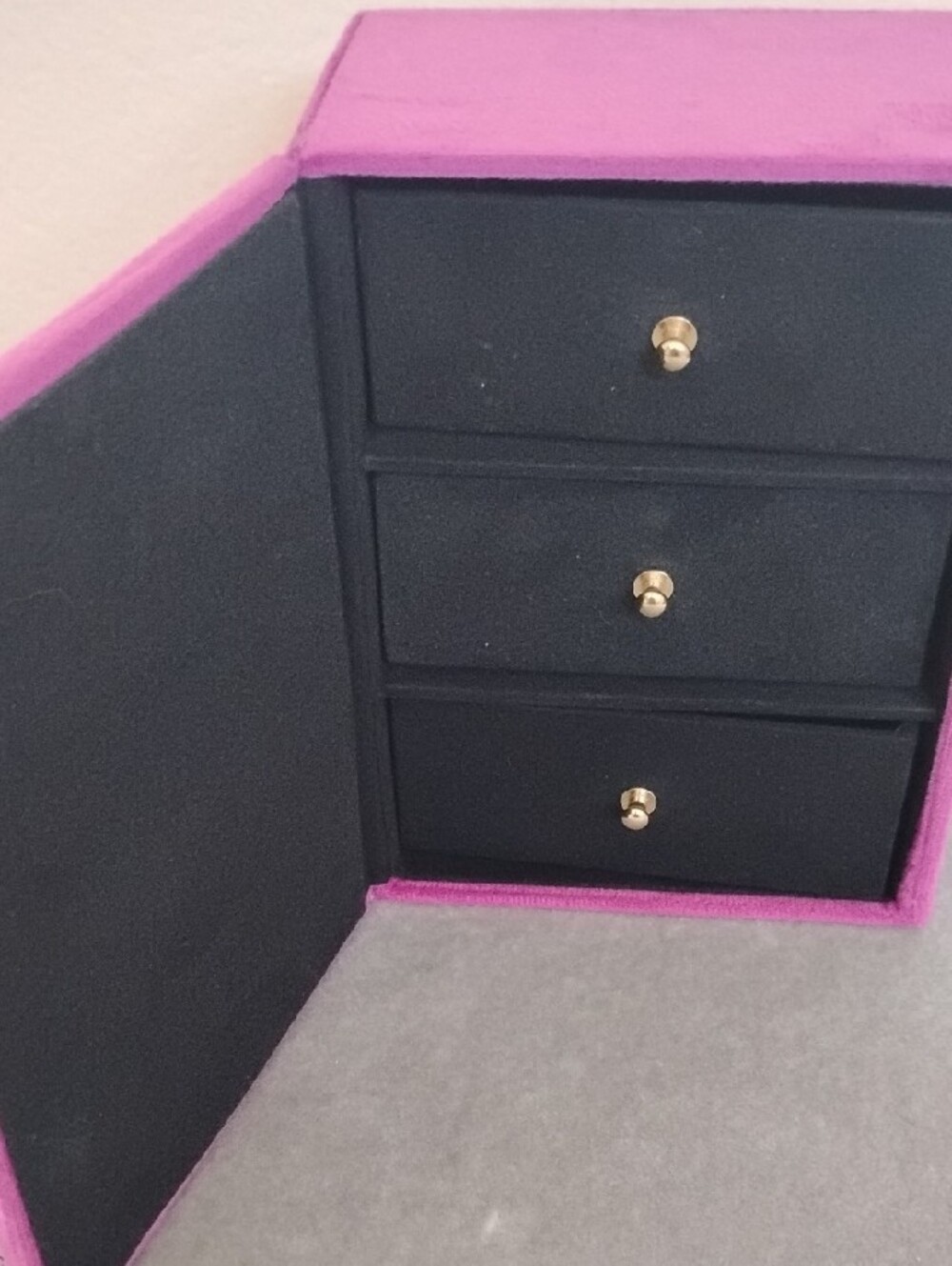 NWT Pink /Purple Velvet Jewelry Box with Gold Accent - Picture 5 of 9